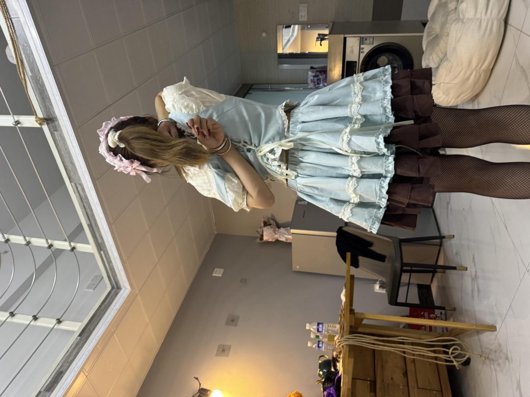 【内八原创】Lolita女孩甜巧却极度反差被绑成粽子 极限倒吊直臂-7