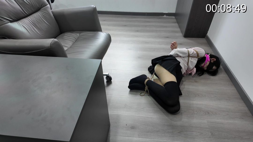 办公室捆绑小美女挣扎TK-2