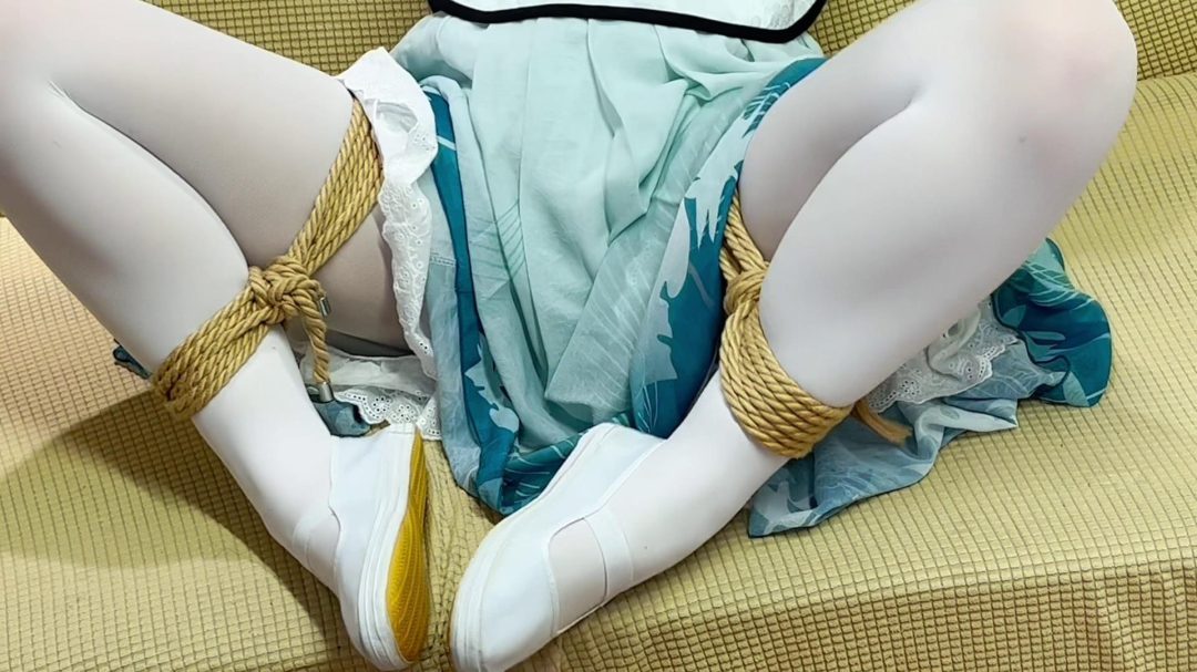 【臭脚妹妹第一部cos作品】【M字开脚】【口球】【白一带】【白丝】【金属强制开脚】-3