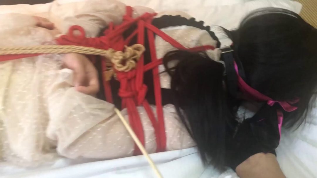 小芳妹子调教 捆绑打手心打脚心 单腿吊-4