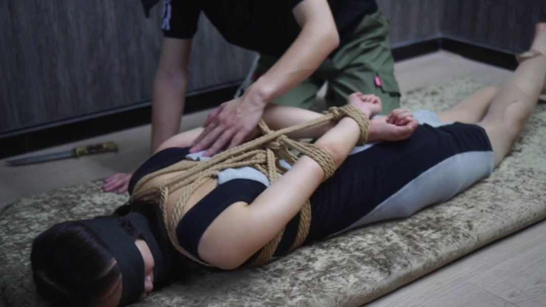 入室捆绑的玩脚狂魔-7