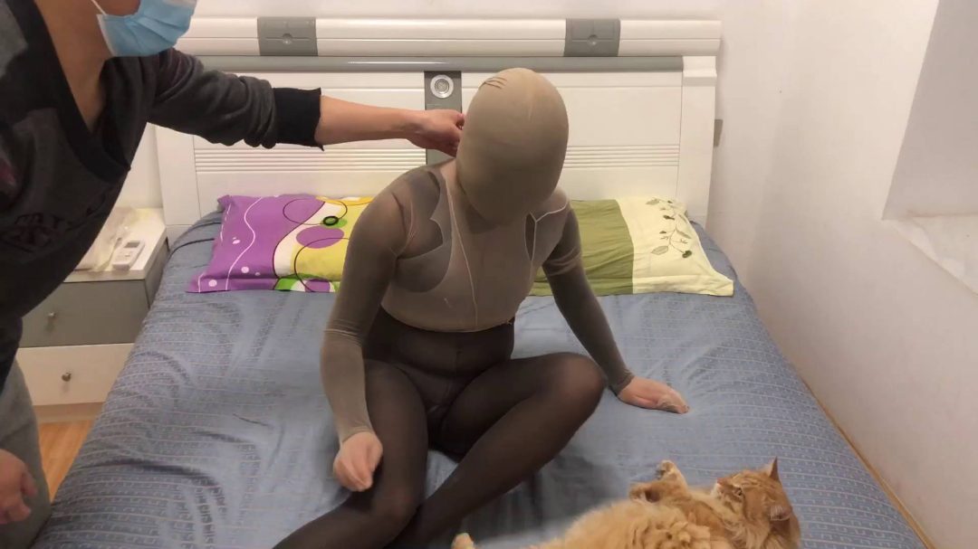 丝袜全包处女作，乳胶头套，保鲜膜包裹-3