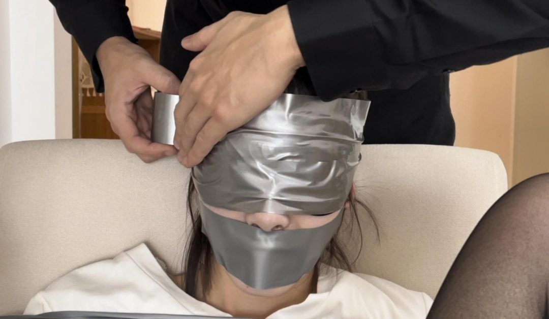 【小雪】纤细的身材+黑丝，丝溜~还是更喜欢身材好的模特，挣扎出来的感觉-11