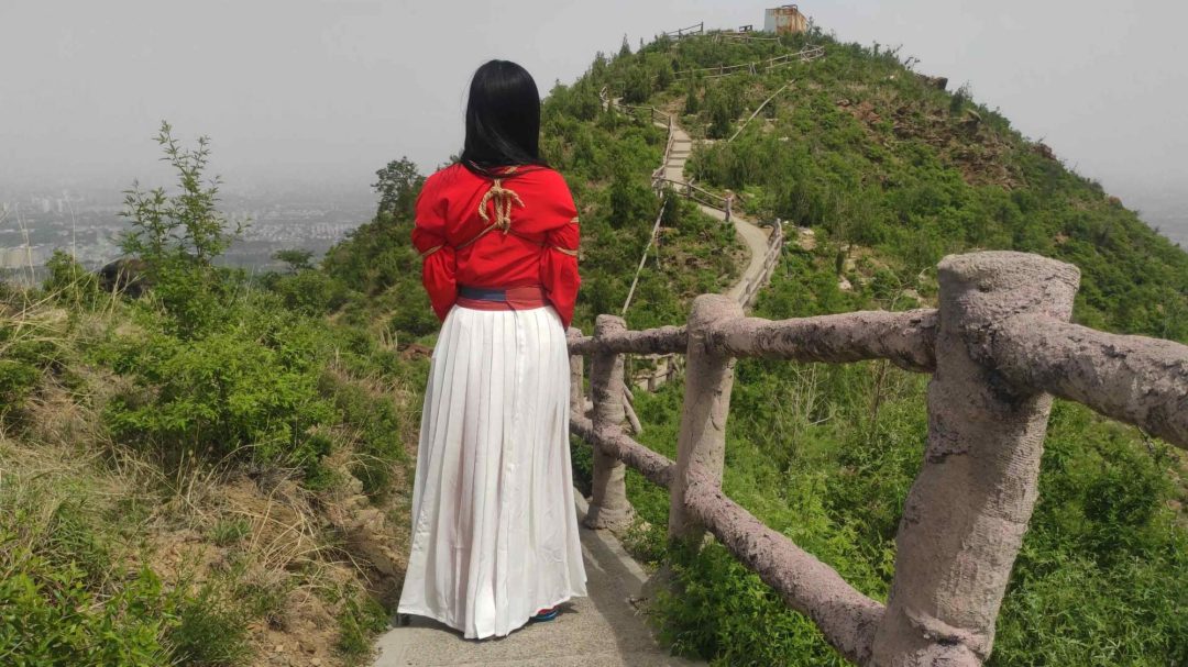 私人女囚之故地重游（五一游记） 户外红罪衣木枷脚镣 押解绑 跪迎主人 五花大绑 单脚吊 口球 红肚兜 真实皮鞭戒尺打屁股 强制开脚等等-5