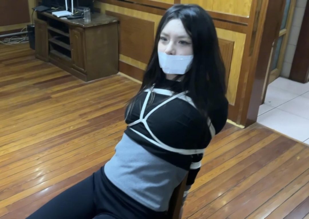 【缚艺录】【任我行】【小蛇】白袜、口球、胶带与光脚驷马-5