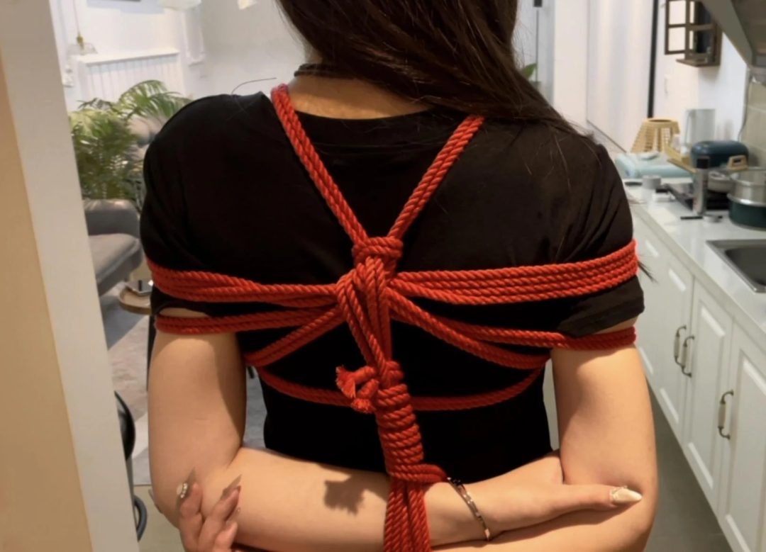 【小陈】新模小陈，身材纤细，jio很哇塞的女生，唯一缺点？嗯...就是不爱笑，挣扎程度很不错~-4