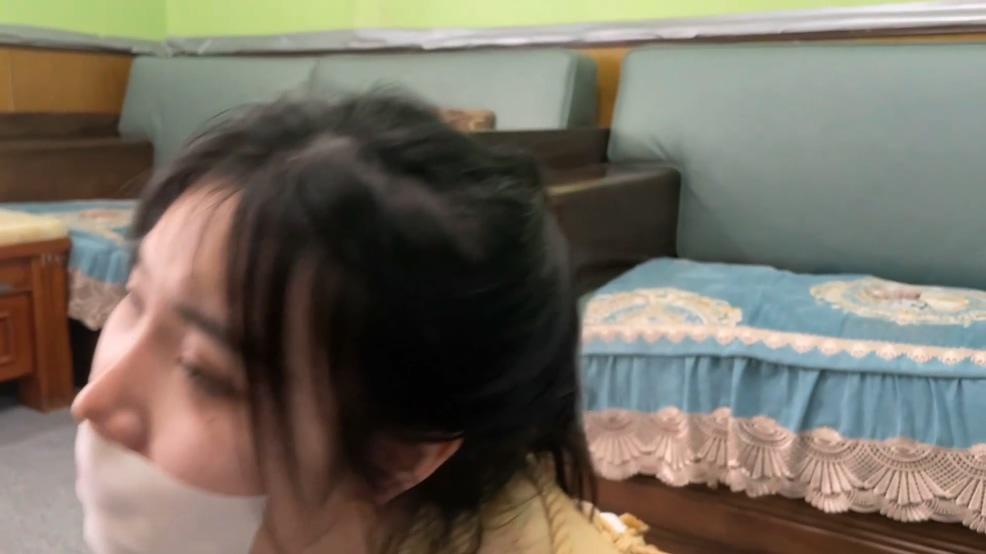 king定拍《诡异的紧身衣囚犯01》全球各地的美女突然被神秘恐怖囚禁 诡异服装有多种机关 越挣扎捆绑越严密 堵死美女们所有逃跑的机会 致敬国外超火囚犯系列-10