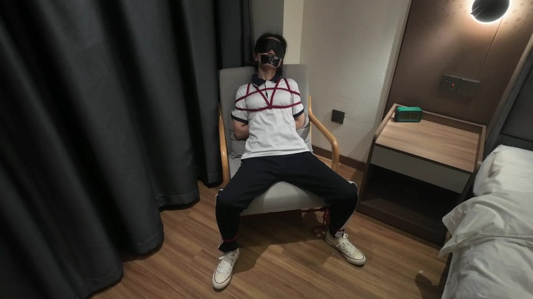 无内肉丝校服+啵啵贝+电击吮吸+极致体验到身体颤抖-1