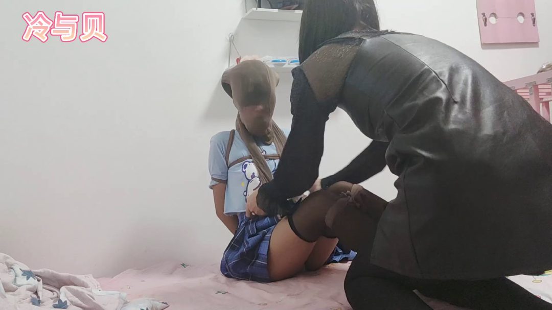 丝袜捆绑+棉被包裹+丝袜驷马放置-3