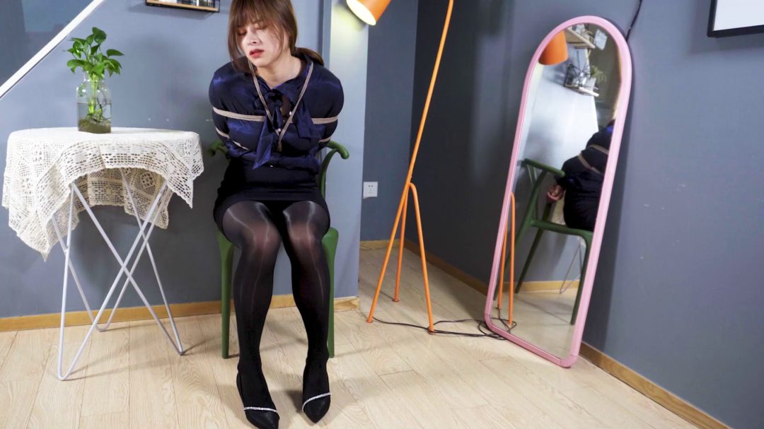 黑丝秘书，日式紧缚，有胸缚有股绳，有口球有口水-6