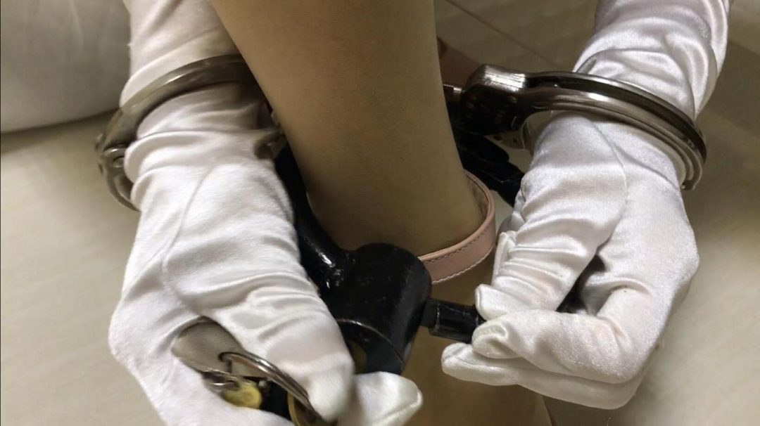 【旋律与金属3】一个人在家上集~（旗袍肉丝美腿自锁，镣铐行走）-4