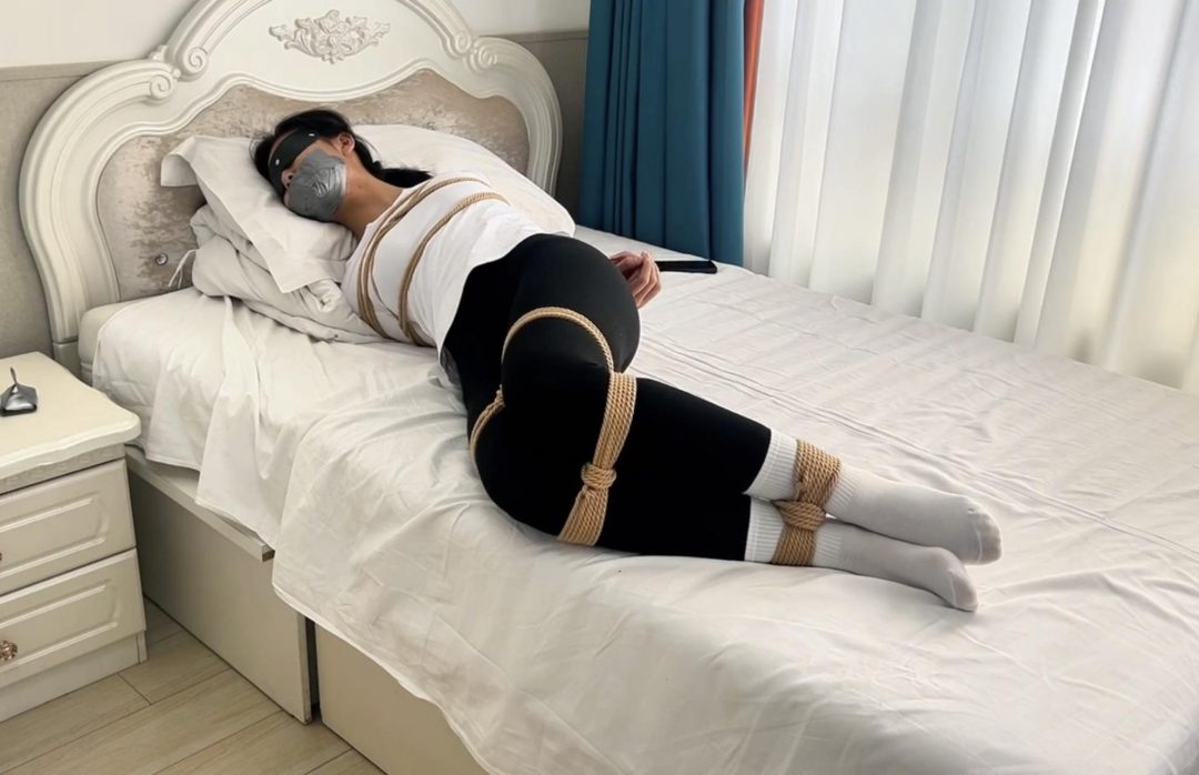 白袜瑜伽裤，与胶带的结合~-5