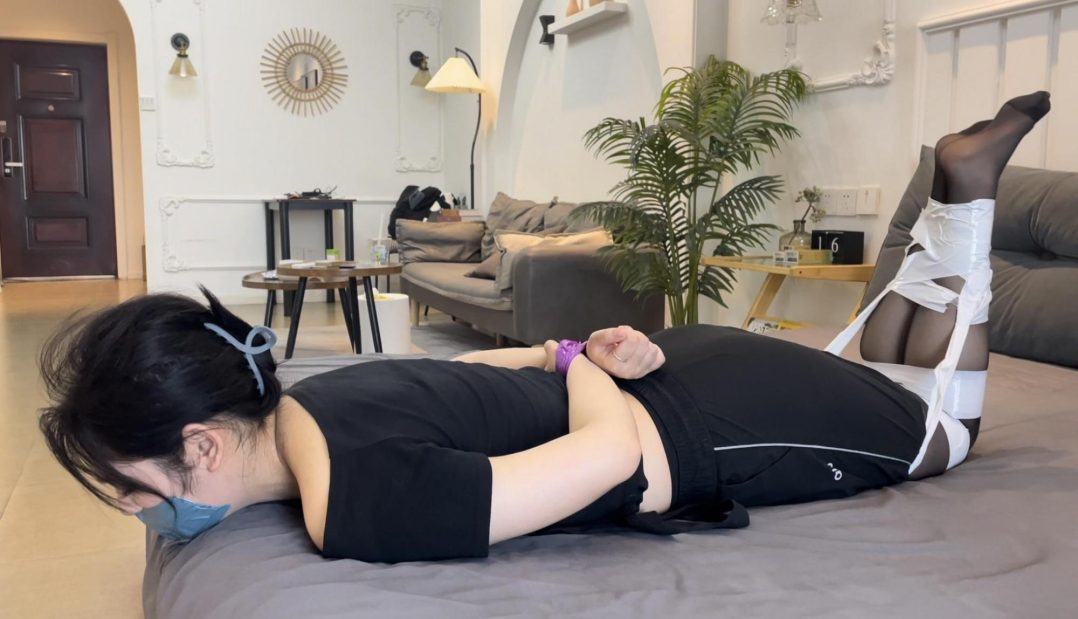 【缚艺录】【小树】美脚之友2之两种最贵的欧美胶带封嘴-9