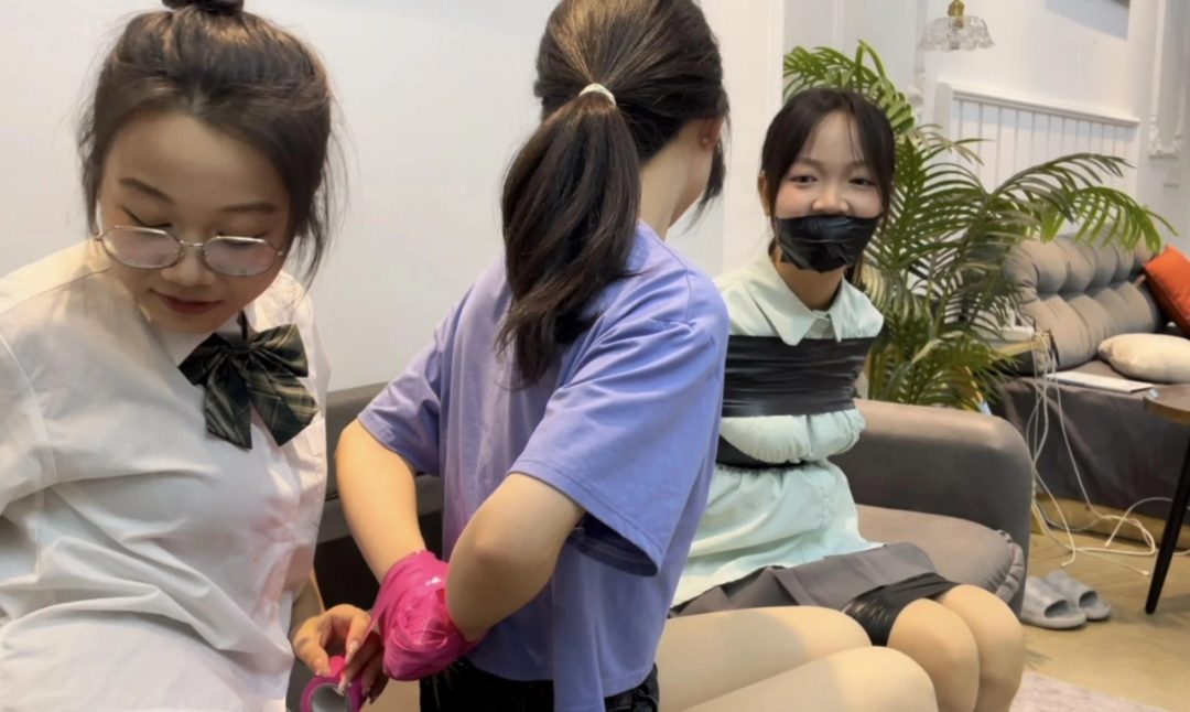 【小依】【小汪】【小杨】第一次拍摄三人捆绑，很费时间，也很有趣，3个人的简单挣脱实验1~-8