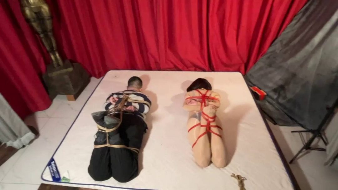 男女连缚驷马合体互相拯救-1