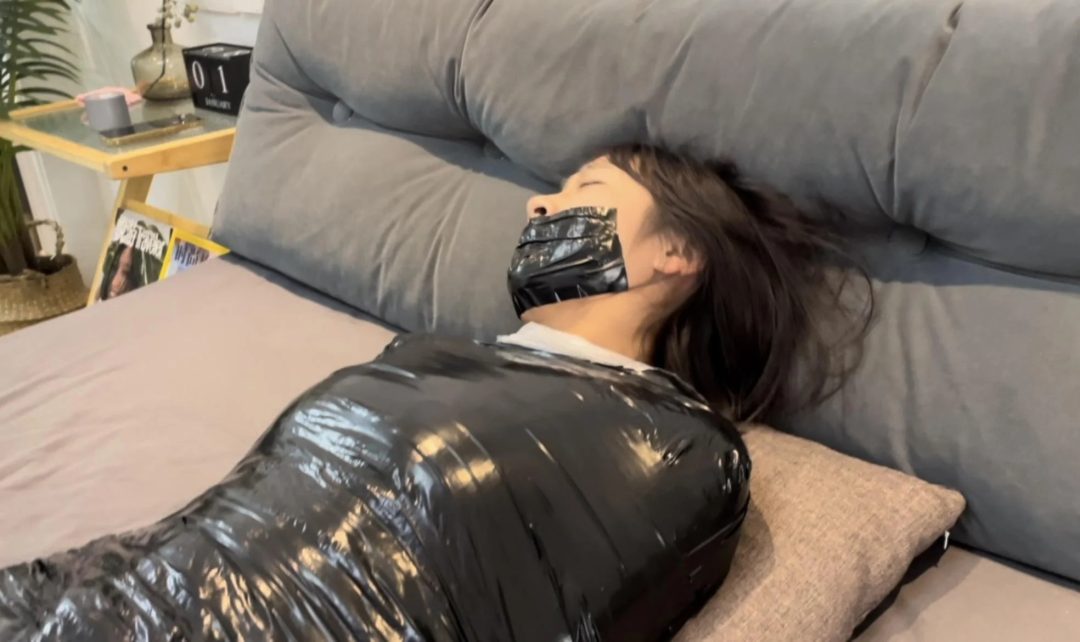 【小诺】小诺的胶带全包，顺便挠挠黑丝小jio-9