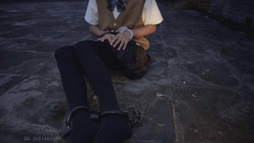 新人试镜现役JK黑丝女子优等生室内捆绑挣扎制服鞋户外镣铐行走-8