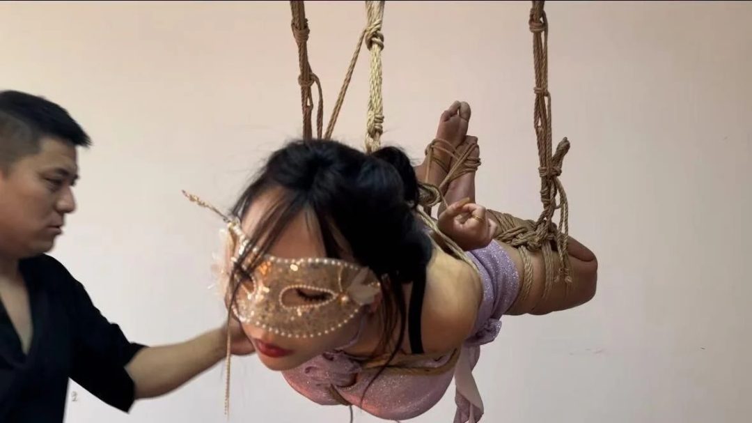 美女吊缚，空中驷马，倒挂，优雅唯美，视觉盛宴-5