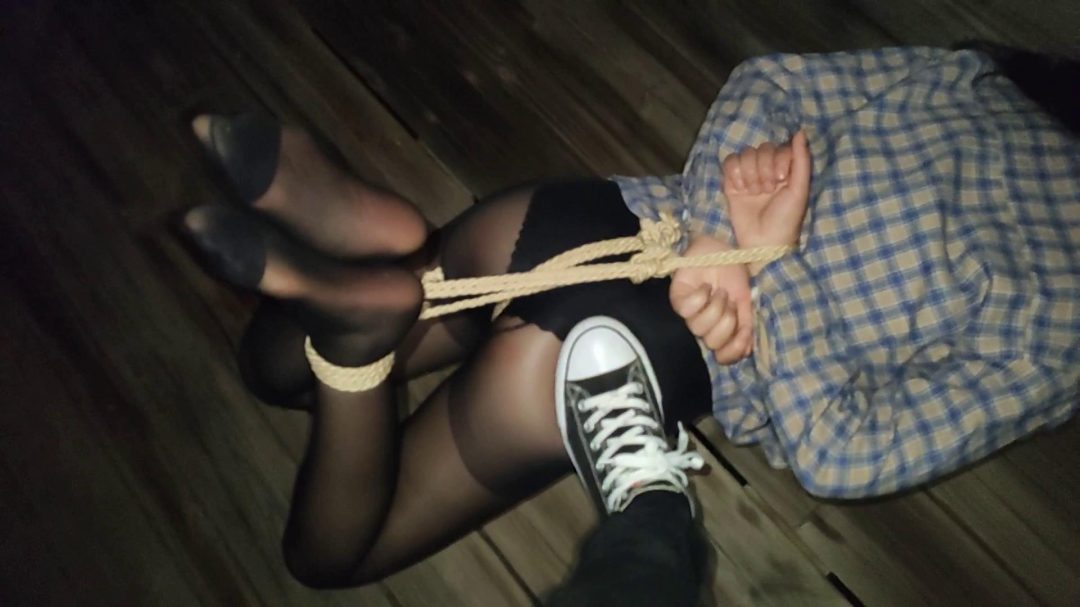【臭脚妹妹】【室外】【自缚】【股绳】【放置】【惊险】【黑丝】【库里丝】-3