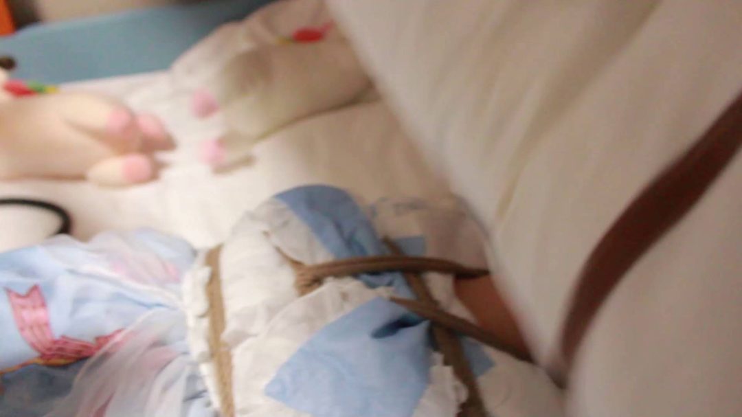 夜深人静调教小可爱，单腿分腿吊缚，超长TK，藤条皮鞭疯狂SP，超大口球口水，走绳，防毒面罩-6