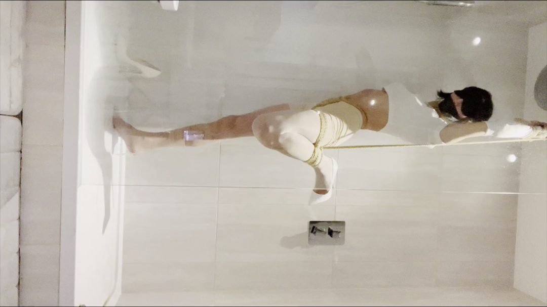 吊缚特辑，强制踮脚罚站！并腿+单脚两种吊绑、JK、水手服、OL、迷你上衣、肉丝+黑丝吊绑-5