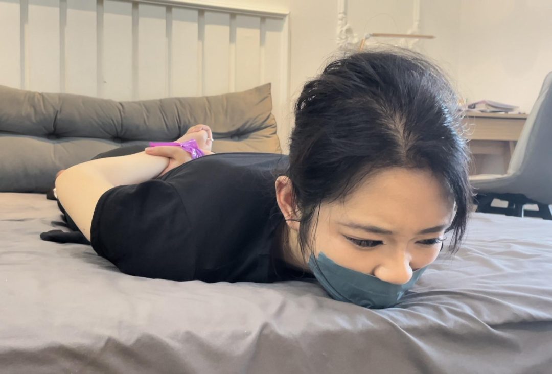 【缚艺录】【小树】美脚之友2之两种最贵的欧美胶带封嘴-11