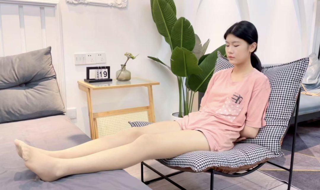 【缚艺录】【小菲】黑丝胶带与肉丝-1