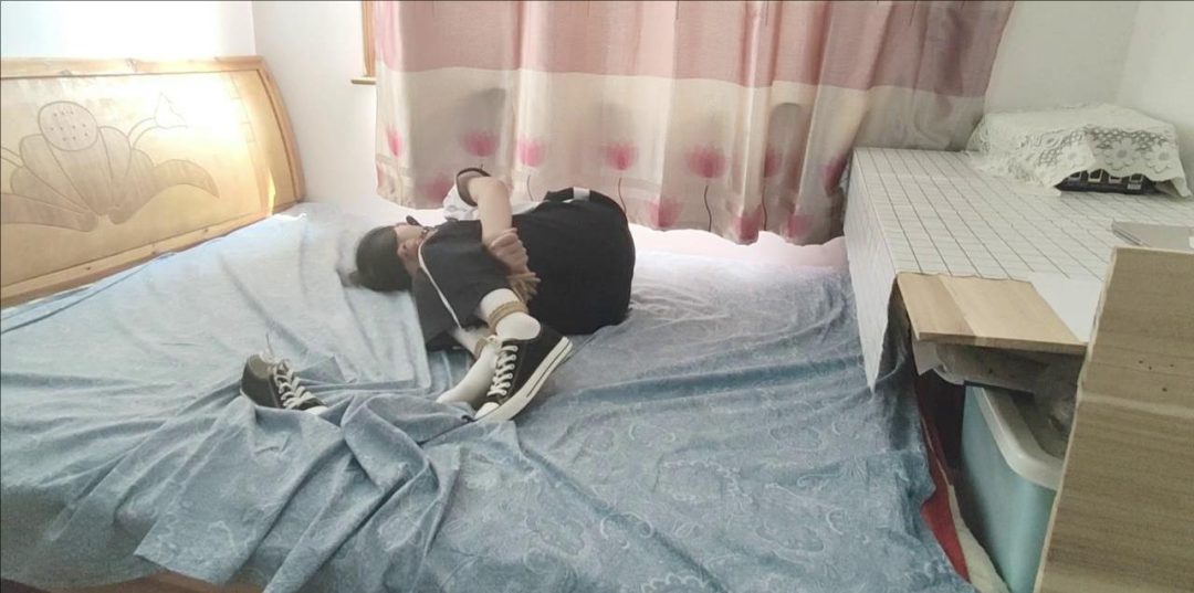 舞蹈生被绑挣脱 【白丝】【裤里丝】【帆布鞋】-4