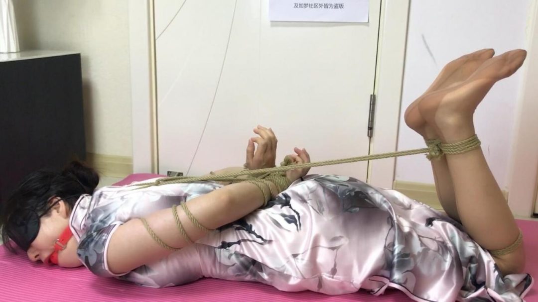 一个人在家下集——（旗袍，复古吊带丝袜，五花四马自缚演示）-4