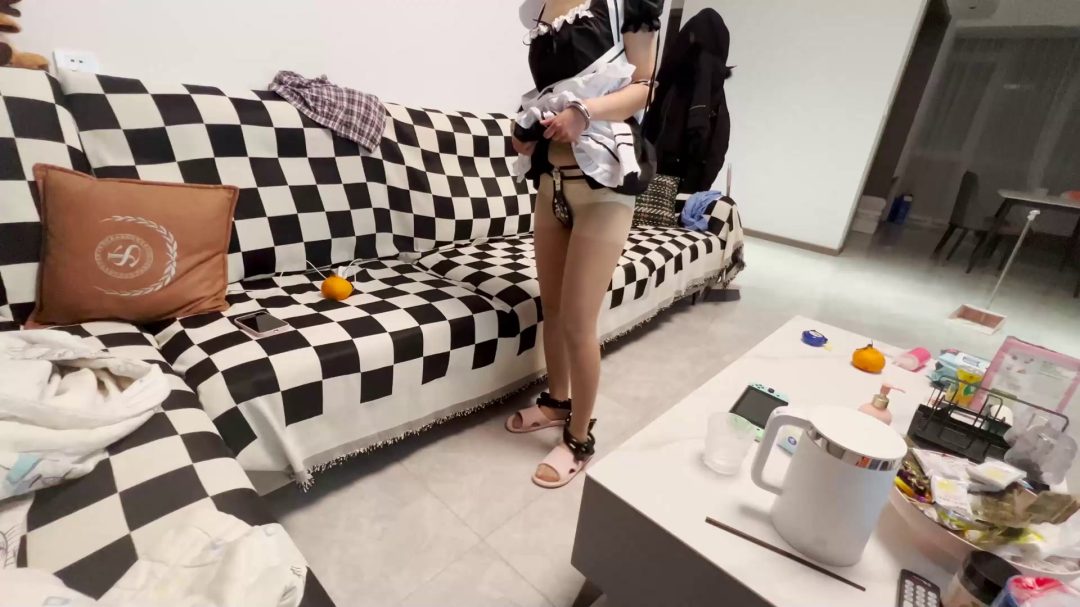 女仆装 镣铐行走-6