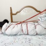 诗诗黑丝全身连体袜，五花捆脚，被子包裹捆上驷马