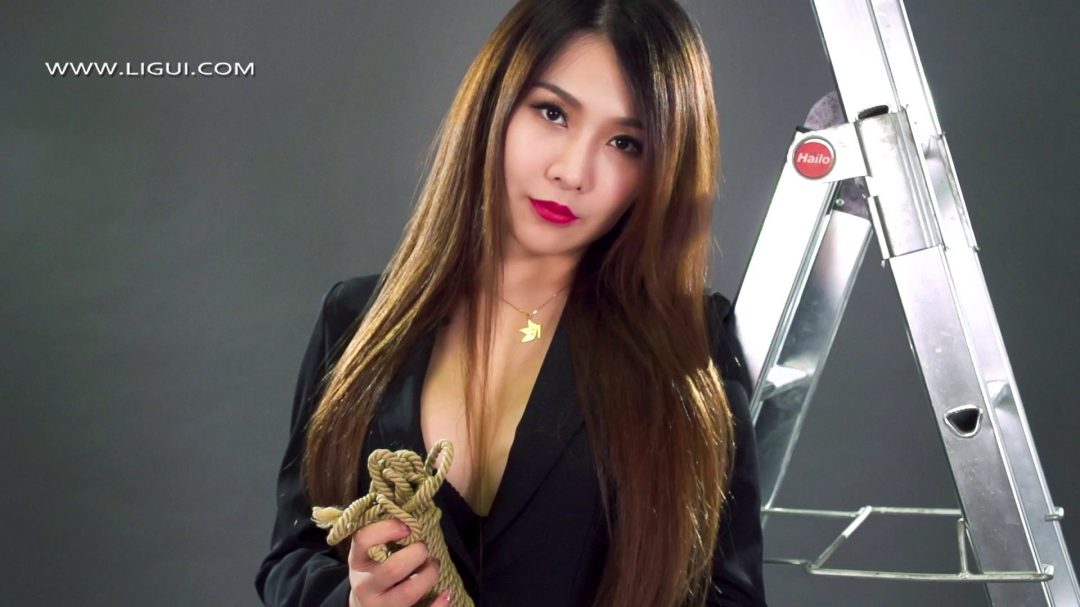 紧缚职女 文静丝袜堵嘴-1