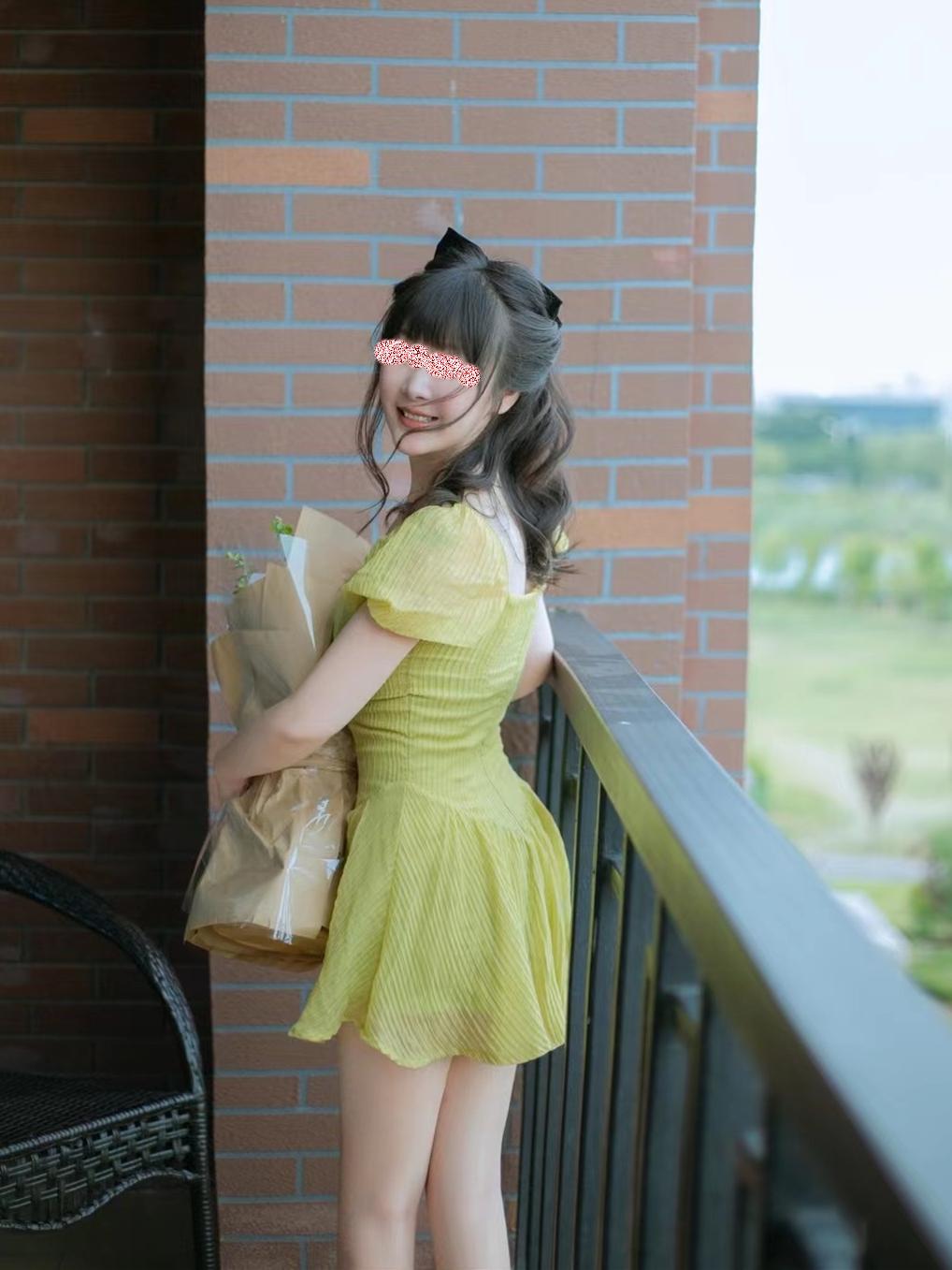 【电子烟女老板】【高光油亮丝袜】挠脚心 鞭打 强制到达一米七大个大长腿 肤白发光 胸围丰满的成熟女性-1