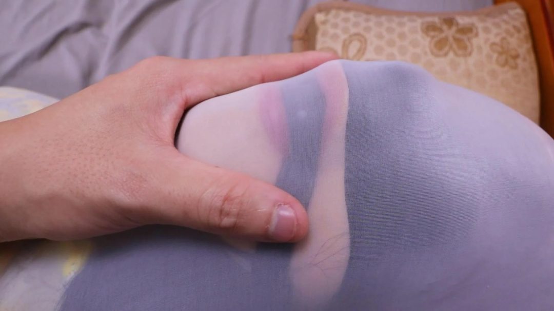 《睡梦女孩Ⅱ》居然真不是梦！女孩最后被丝袜全包驷马无法逃脱（无内白丝，M腿绑，股绳紧嘞+电击，捏胸打屁股，丝袜堵嘴，口球堵嘴）-2