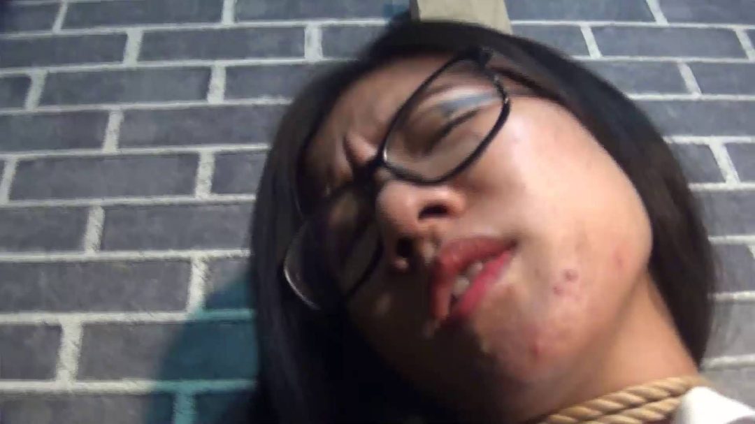 红色警戒线之安妮受困匪窝-2