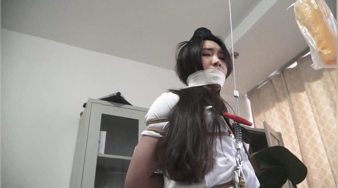 king经典定拍合集《丝袜美女的极限股绳 踮脚吊缚》3位丝袜美女 丝袜美脚吃力踮脚 强制股绳吊缚-7