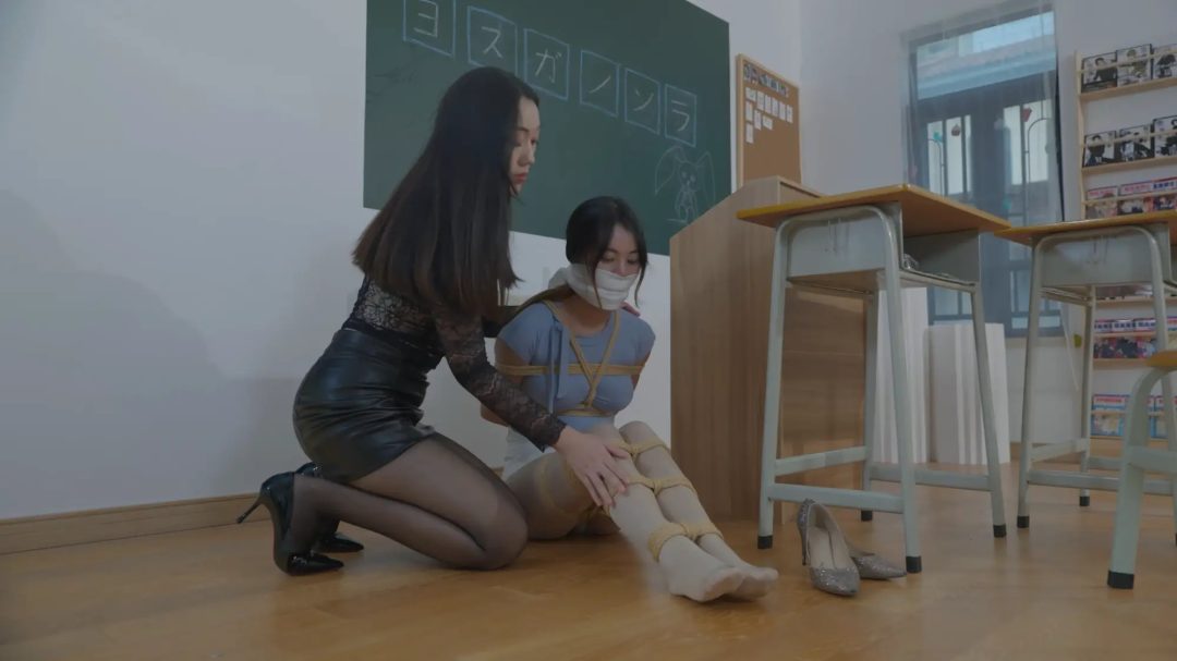 灰灰捆绑琪琪老师-16