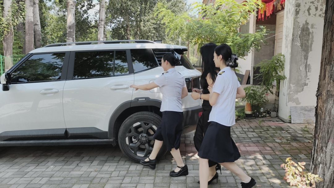 李沐，被逮捕后严加看管，手铐脚镣，死铐，最后被判刑，五花大绑-2