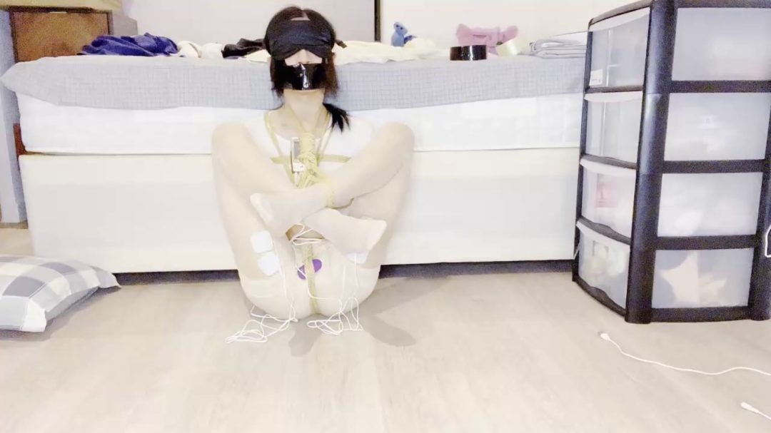 柯柯蒙眼堵嘴强制开腿团缚、无情电击特辑-8