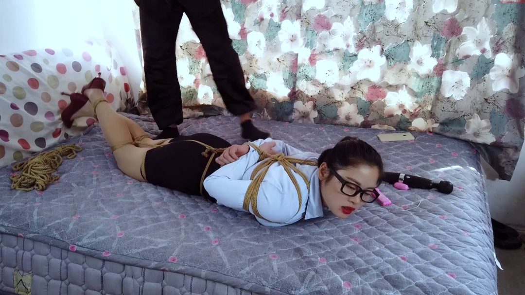 露露迟到的秘书-5