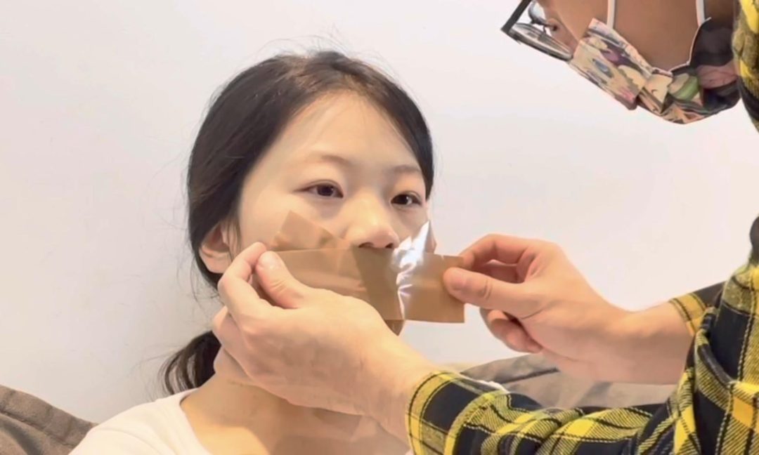 【小R】小R的按摩体验，肉丝+三种封嘴胶带，自己贴，自己享受-4