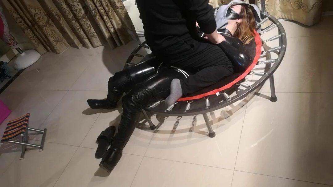 穿上乳胶衣，乳胶头套，龟甲紧缚一顿施虐-2