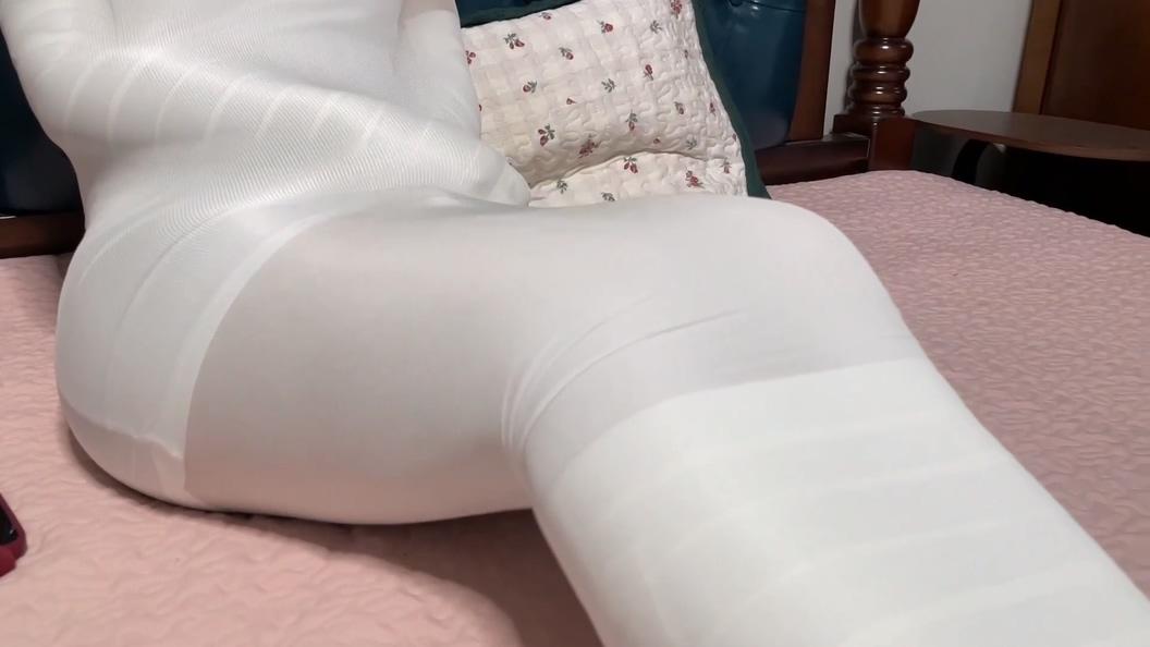 king定拍《美女直播的木乃伊诅咒 上》主播美女介绍埃及文物 但没想到文物是带诅咒的 身体被洁白的绷带包裹成埃及木乃伊~-8