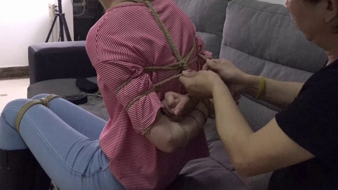 定拍新模夏天初次捆绑实录-6