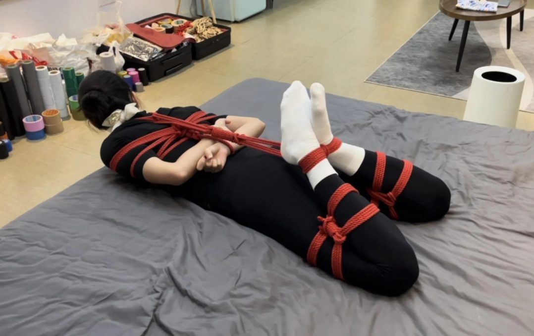 【小橙定拍】小橙的丝袜嘞嘴，与驷马缚，瑜伽裤+奶白色长裤，小橙很无奈，每次都被驷马~-11