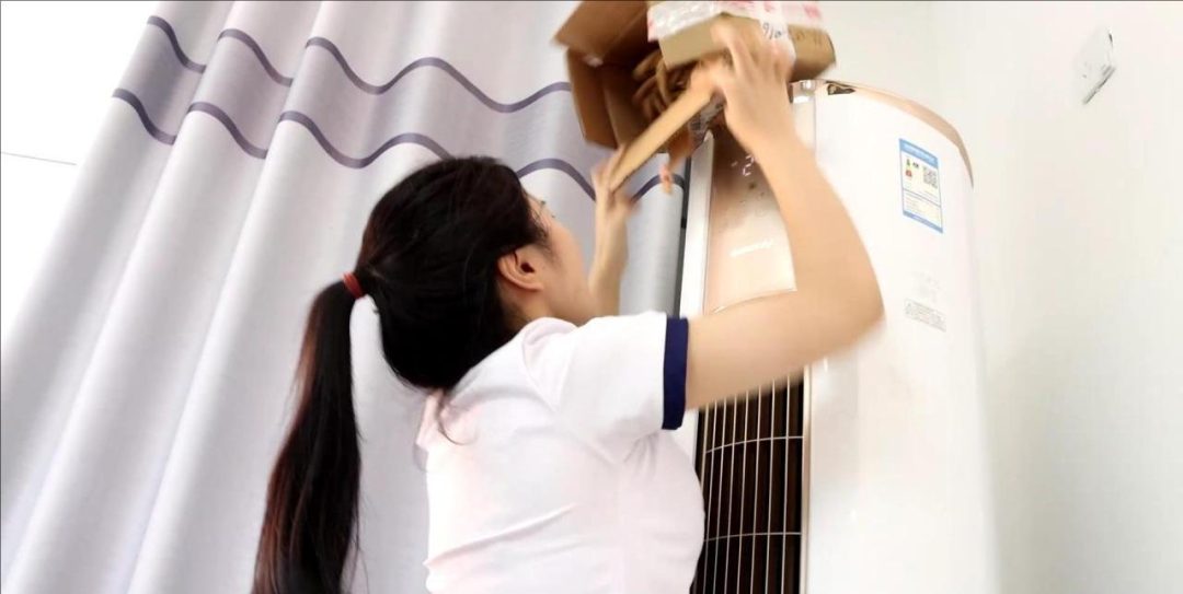 king剧情定拍！《白丝笨蛋美女的奇怪自缚01》笨蛋美女意外被绳子缠缚结果越挣扎捆绑的越紧 超有趣剧情~-2