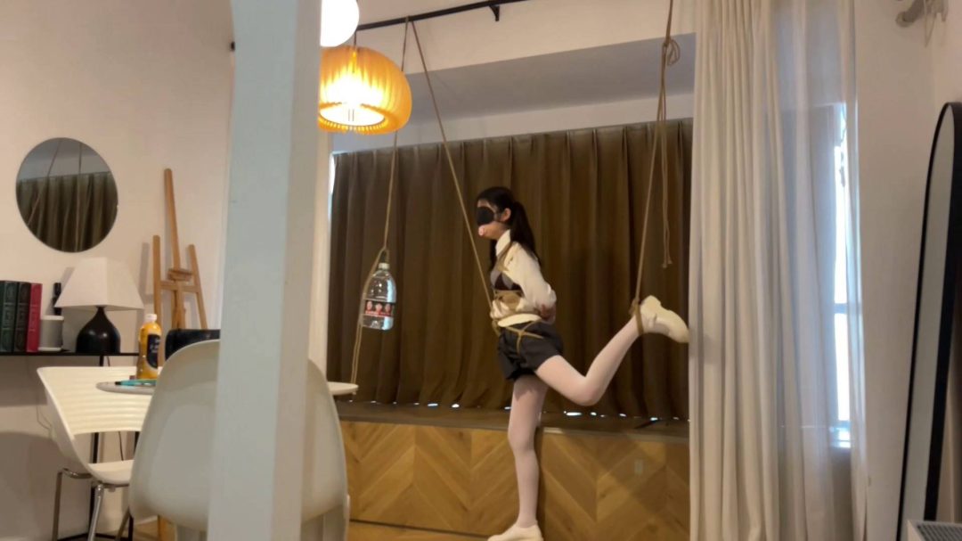 白丝 单腿股绳吊水桶-1