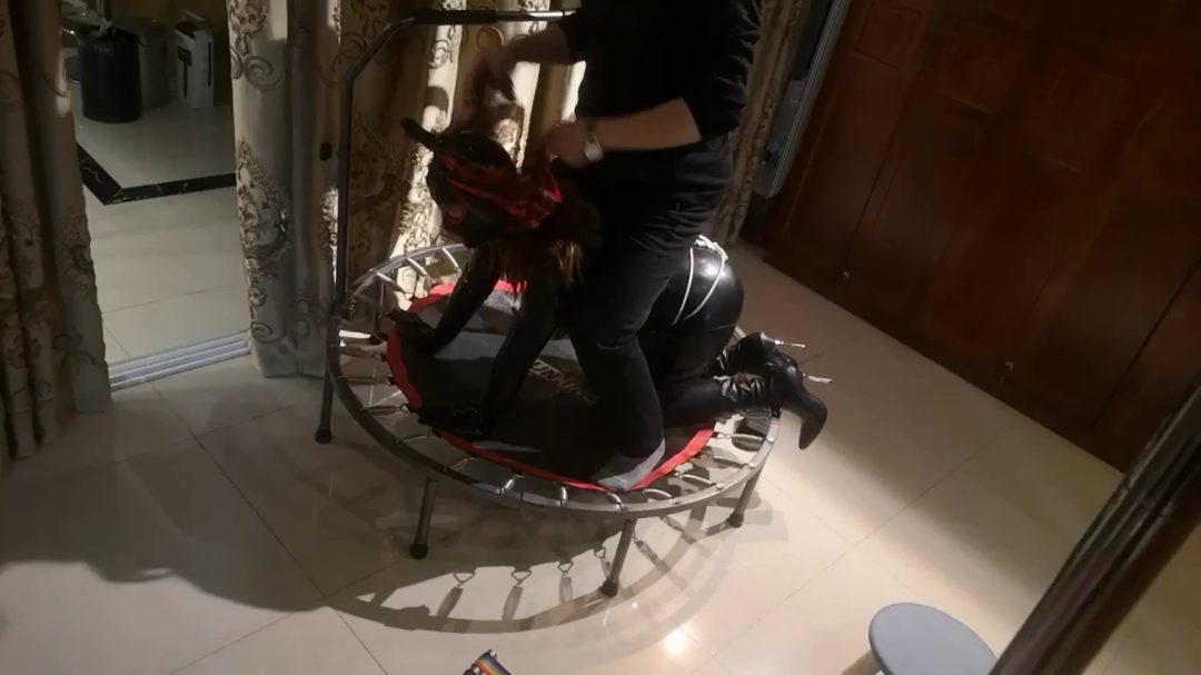 穿上乳胶衣，乳胶头套，龟甲紧缚一顿施虐-5