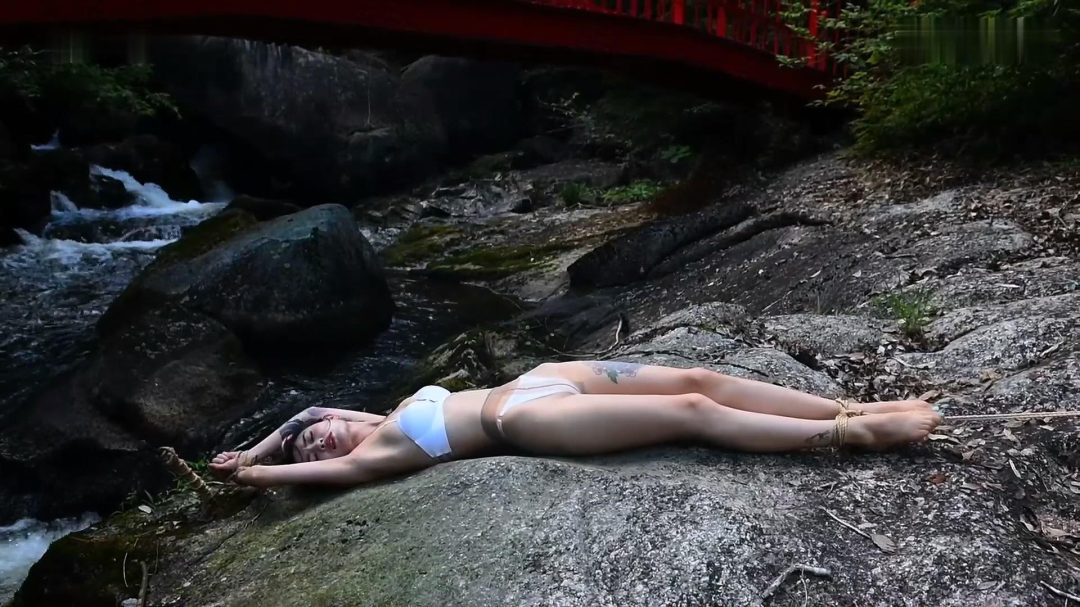 甜甜日本旅拍美束一-12