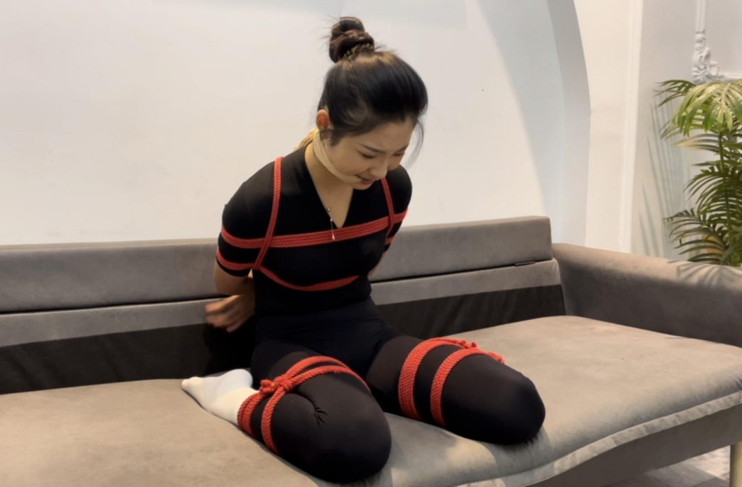 【小橙定拍】小橙的丝袜嘞嘴，与驷马缚，瑜伽裤+奶白色长裤，小橙很无奈，每次都被驷马~-6